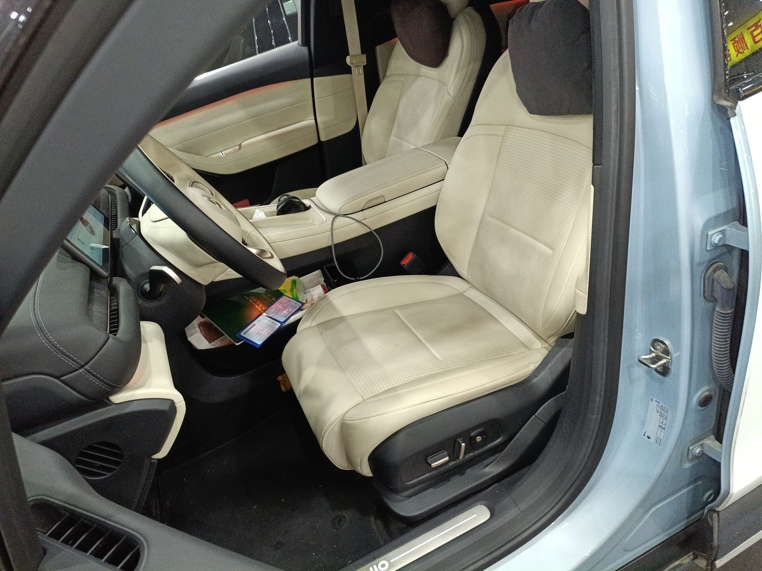 Переднее сиденье в автомобиле