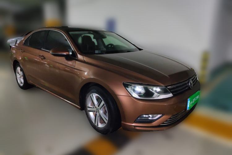 Used Volkswagen Lamando 2015 230TSI Manual Trend Edition Front Right 45 Deg