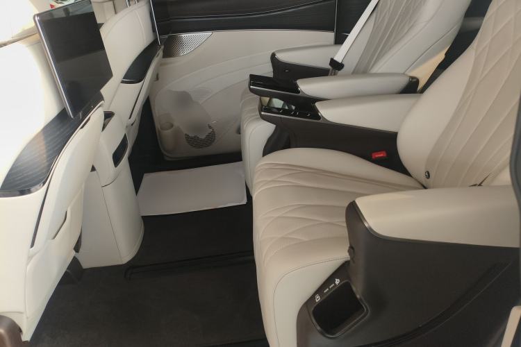 Used Denza D9 2024 DM-i 980 Four-Wheel Drive Flagship Model