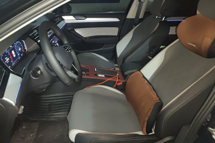 Used Volkswagen Magotan 2025 Revised Version 2 Zhongxiang Edition 330TSI DSG Luxury Trim