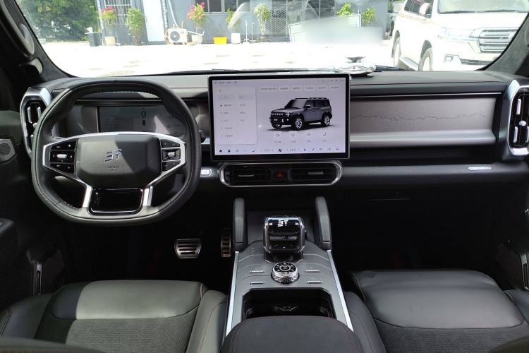 Used JETOUR Traveler 2023 2.0T All-Wheel Drive Conquer PRO Center Console