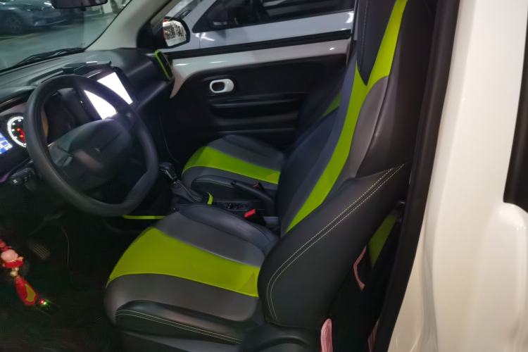 Used Roewe Clever 2021 302 km New Four-Seater Super-Efficient Version Left Front Seat