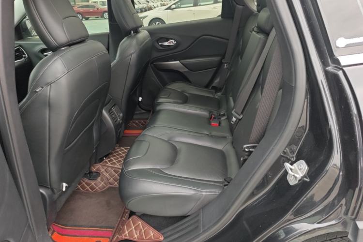 Used Jeep Cherokee 2019 2.0T Two-Wheel Drive Smart Enjoyment Version China V
