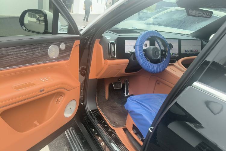 Used Hima AITO M9 2025 Extended-Range Ultra Version 52 kWh 6-Seater
