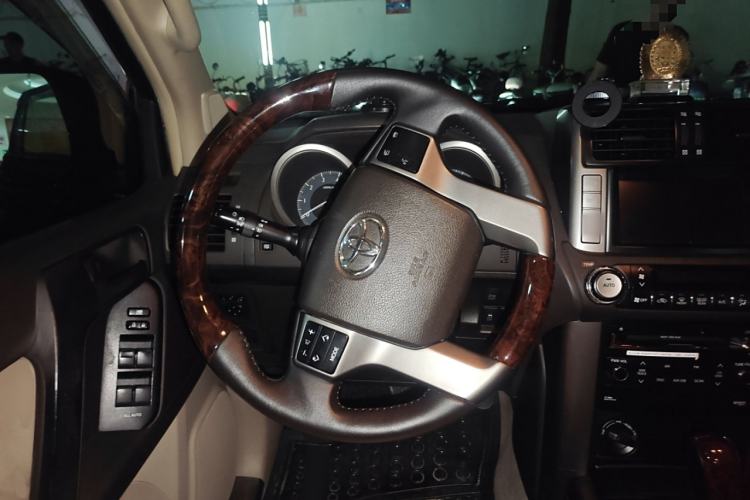 Used Toyota Prado 2010 2.7L Automatic Deluxe Edition Steering Wheel