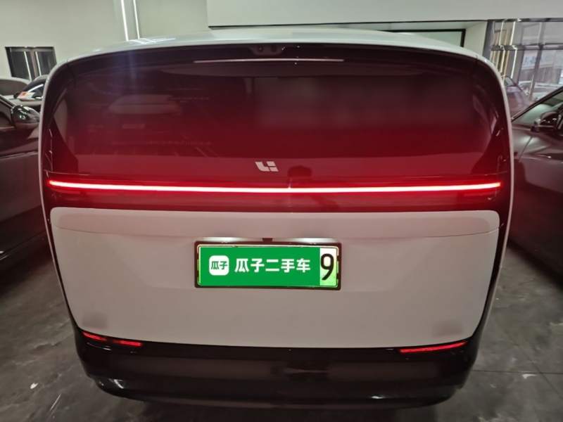 Used Li Auto MEGA 2025 Home Family Special Edition — 5