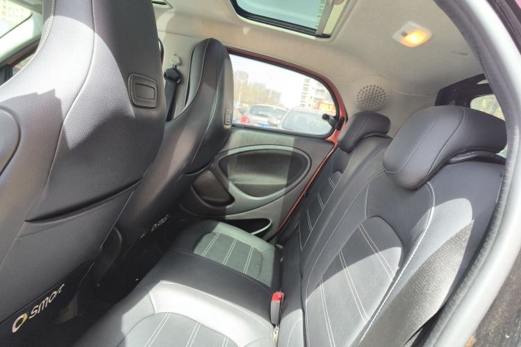 Used smart forfour 2016 0.9T 66 kW Pioneer Edition