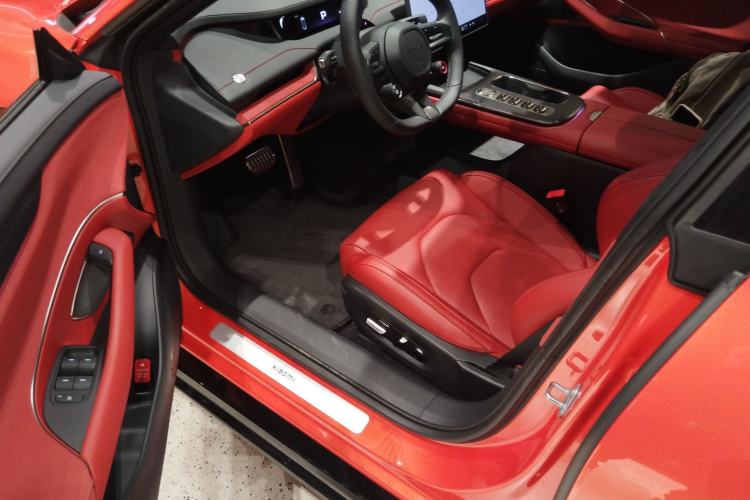 Used Xiaomi Auto SU7 2024 Four-Wheel Drive Ultra-Long Range Advanced Intelligent Driving Max Edition Driver Seat