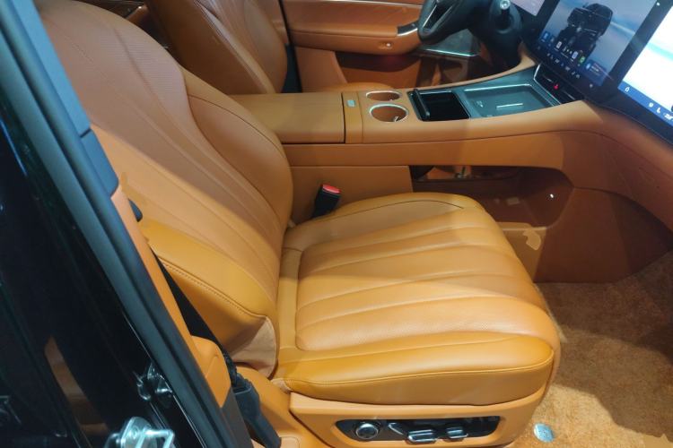 Used Hima AITO M8 2025 Extended-Range Max+ Version 53.4 kWh 6-Seater Edition
