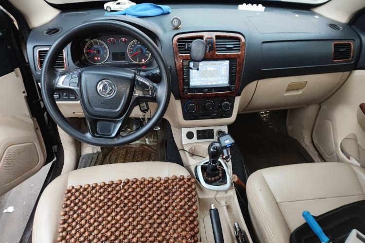 Used Dongfeng Fengon 2013 1.5L Manual Comfort Version DK15 Center Console
