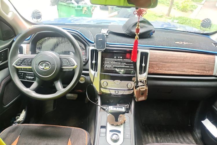 Used Great Wall Poer 2020 2.0T Off-Road Edition Automatic Diesel 4x4 Advanced Version with Trailer Capability GW4D20M Center Console