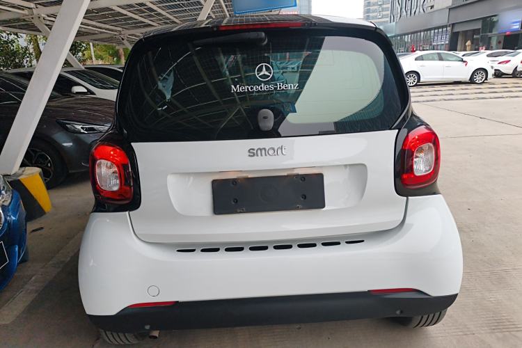 Used smart fortwo 2015 1.0L 52 kW hardtop Dynamic version
