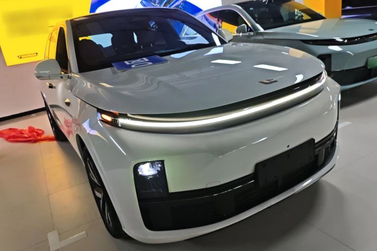 Used Li Auto L7 2023 Air model Front Right 45 Deg