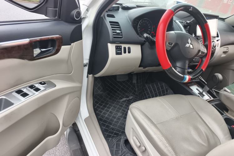 Used Mitsubishi Pajero Sport 2013 3.0L Automatic Two-Wheel Drive Luxury Edition Driver Seat