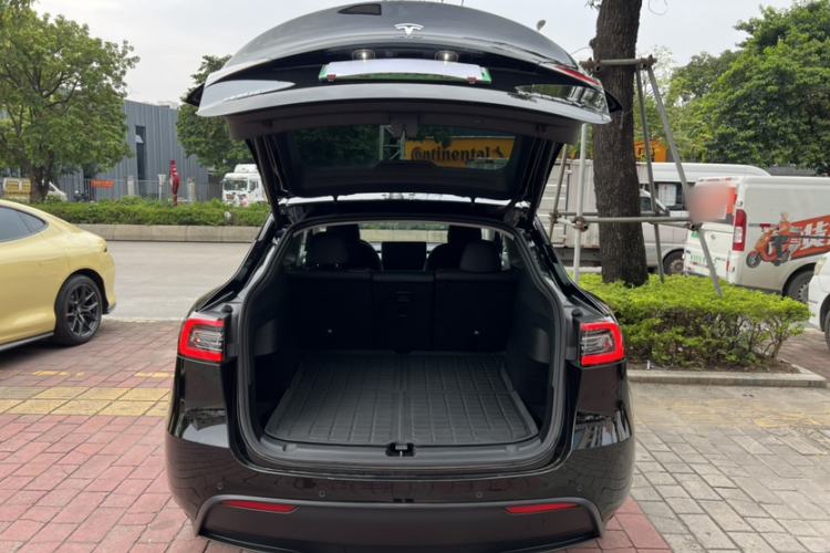 Used Tesla Model Y 2021 Standard Range Rear-Wheel Drive Version Trunk