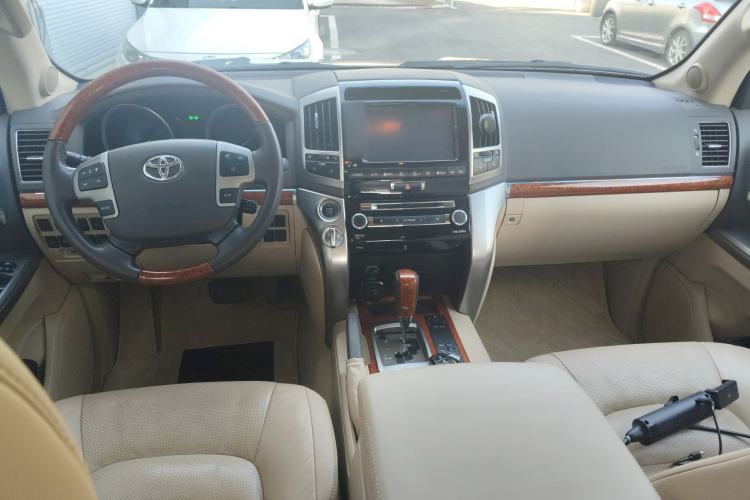 Used Toyota Land Cruiser 2012 4.6L Automatic VX-R Center Console
