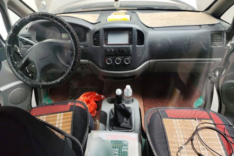 Used FORTHING Lingzhi 2013 M3 1.6L 7-Seater Comfort Model Center Console