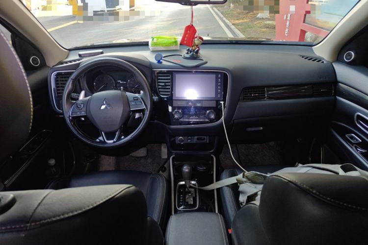 Used Mitsubishi Outlander 2019 2.4L 4x4 Zhi Xiang Edition 5 Seats China V Emission Standard
