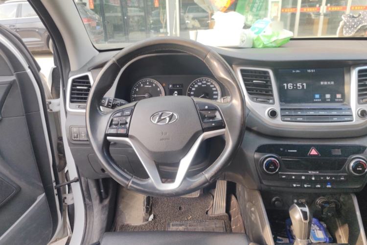 Used Hyundai Tucson 2015 1.6T Dual-Clutch Two-Wheel-Drive Smart Model Steering Wheel