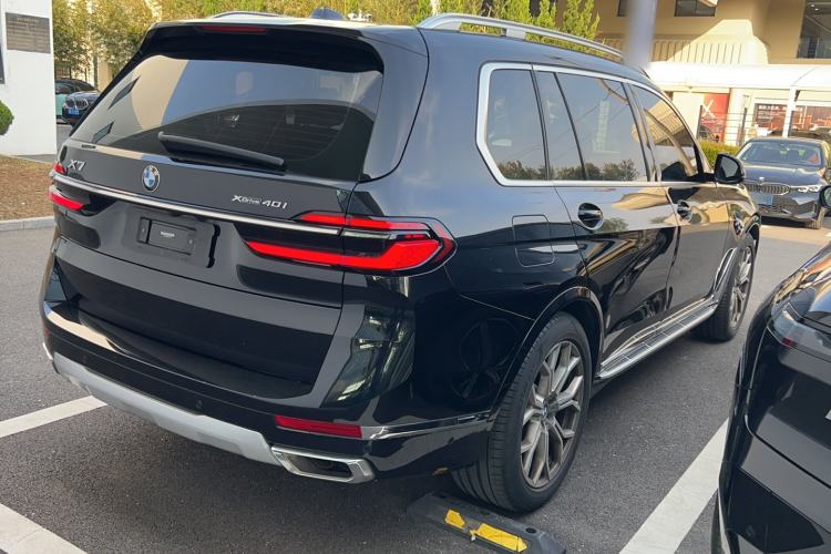 Used BMW X7 2023 xDrive40i Luxury Package with Leading Features