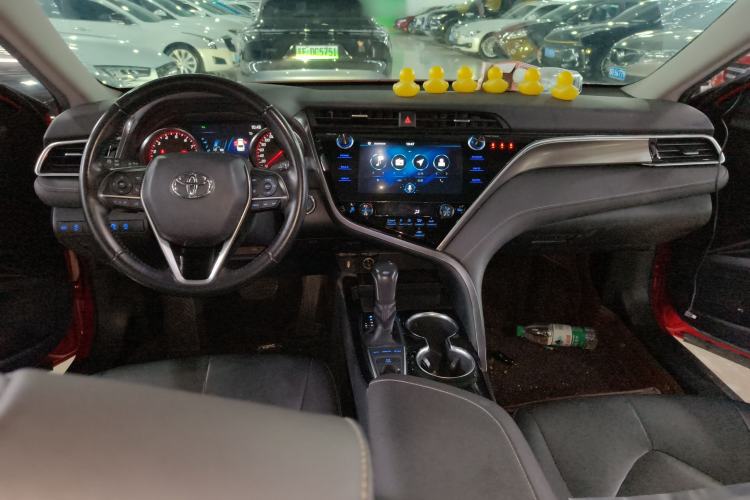 Used Toyota Camry 2019 2.5S FENGSHANG Version China VI Standard Center Console