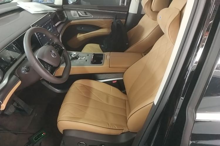 Used Denza D9 2024 DM-i 1050 Luxury Model
