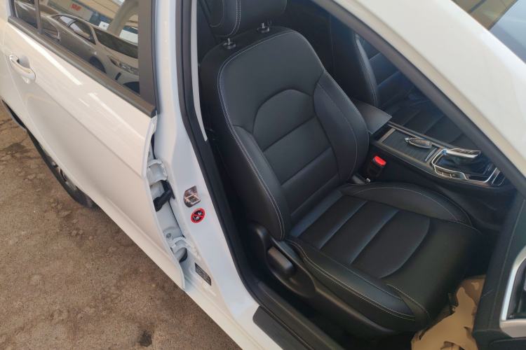 Used Geely Auto Emgrand 2019 Leading Edition 1.5L CVT Luxury Model China VI Standard Right Front Seat