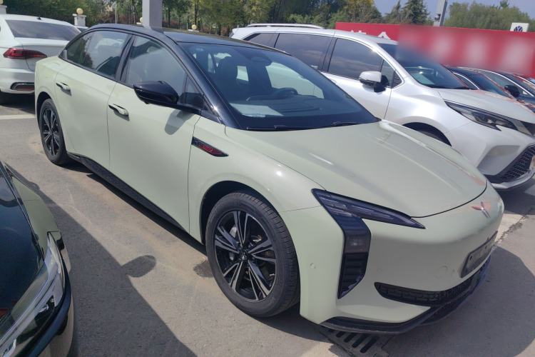 Used Hongqi EH7 2024 690 Pro Front Right 45 Deg