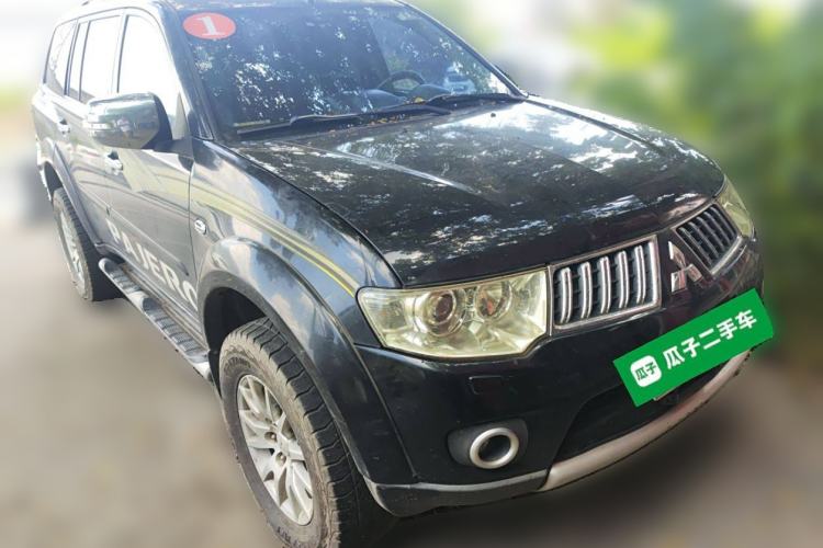 Used Mitsubishi Pajero Sport 2011 3.0L Luxury Navigation Edition Front Right 45 Deg