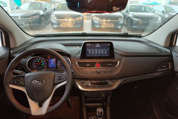 Used JAC Group Refine S3 2017 1.5L Manual Luxury Smart Model Center Console