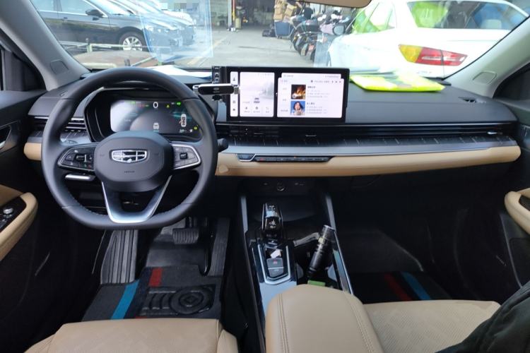 Used Geely Auto Emgrand L HiP 2024 Champion Edition 1.5TD-DHT Pro 100KM Excellence Model
