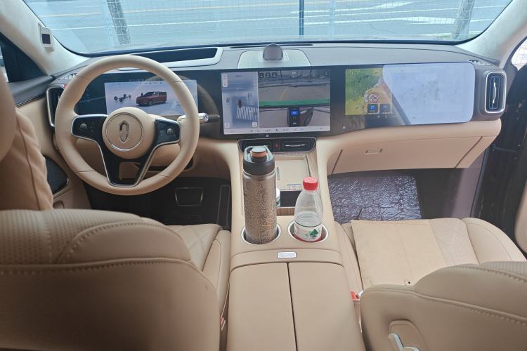 Used Hima AITO M8 2025 Extended-Range Max+ Version 53.4 kWh 6-Seater Edition Center Console