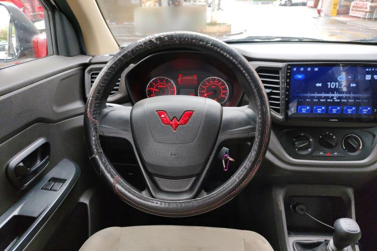 Used Wuling Hongguang V 2022 1.5L Jingqu Version Hydraulic Power Steering LAR Steering Wheel