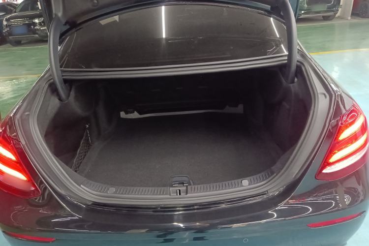 Used Mercedes-Benz E-Class 2019 E 260 L Trunk