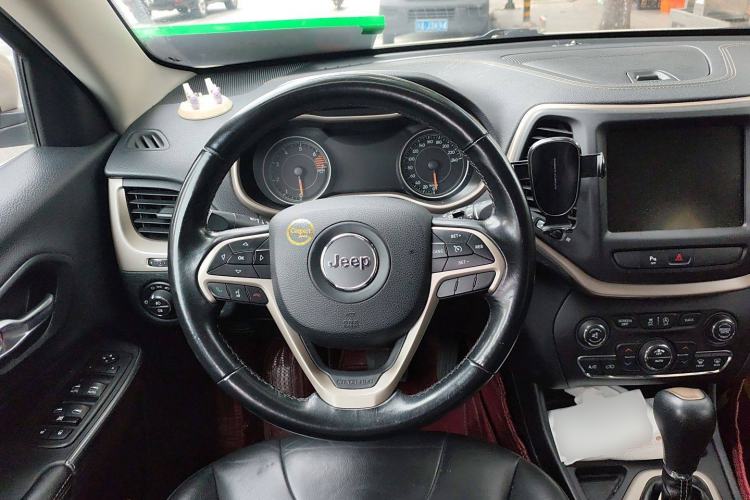 Used Jeep Cherokee 2017 2.0L Superior Edition Steering Wheel