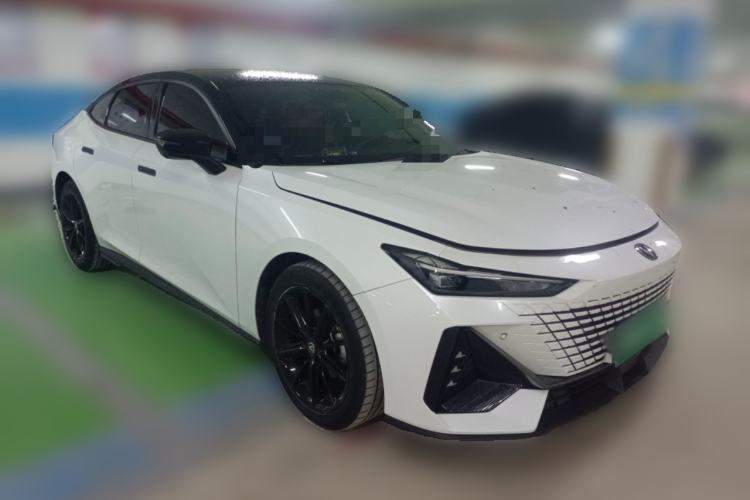 Used CHANGAN UNI-V 2022 1.5T Prestige Version Front Right 45 Deg