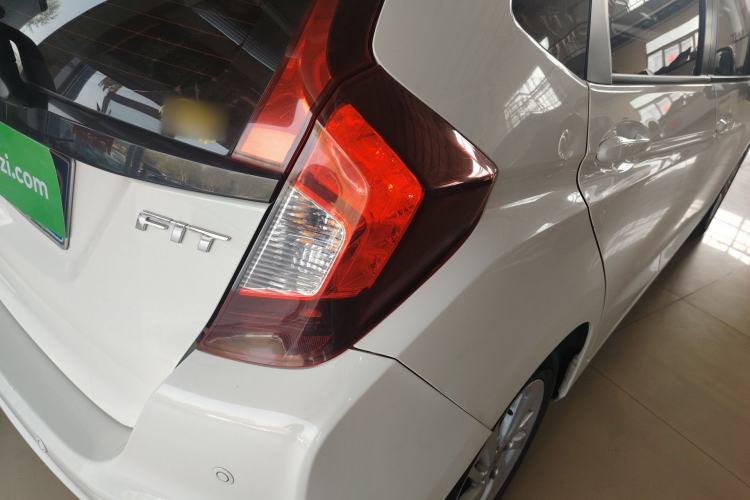 Used Honda Fit 2016 1.5L LXS CVT Comfort Sunroof Version
