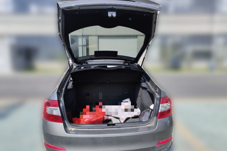 Used Skoda Octavia 2017 1.6L Automatic Smart Drive Edition Trunk