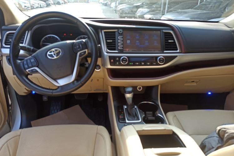 Used Toyota Highlander 2017 2.0T Two-Wheel Drive Luxury Edition 7 Seats
