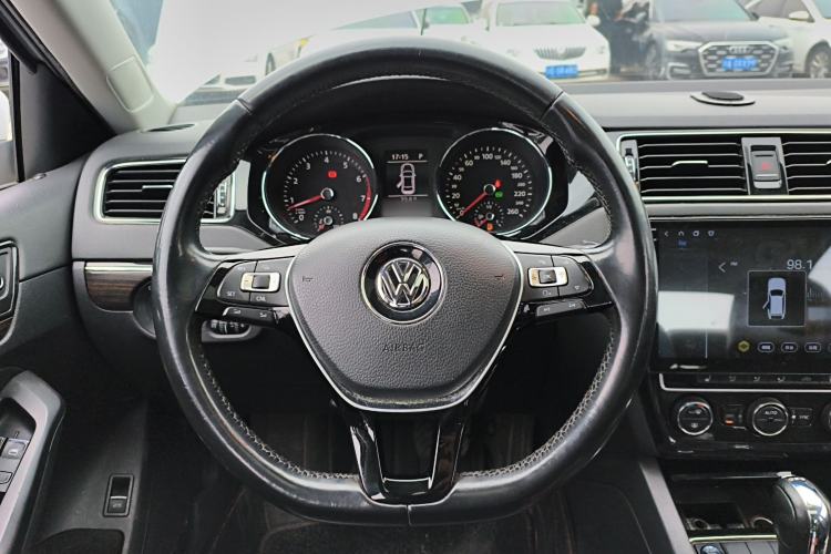 Used Volkswagen Sagitar 2015 230TSI Automatic Luxury Model Steering Wheel