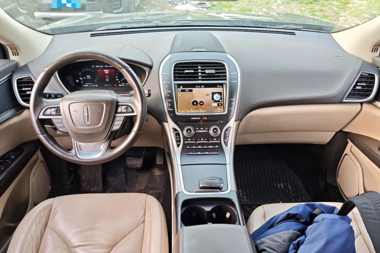 Used Lincoln Nautilus 2019 2.0T Two-Wheel Drive Luxury Edition China VI Standard Center Console