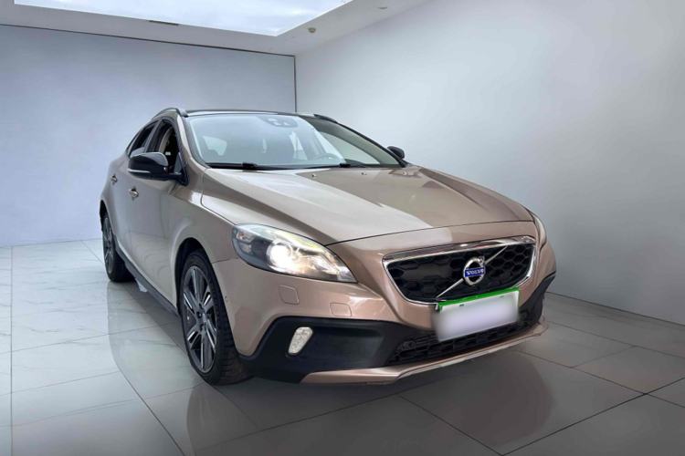 Used Volvo V40 2014 Cross Country T5 AWD Prestige Edition
