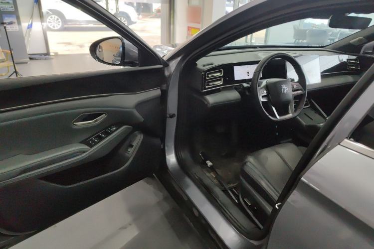Used BYD Qin L 2025 DM-i Smart Drive 120KM Leading Model
