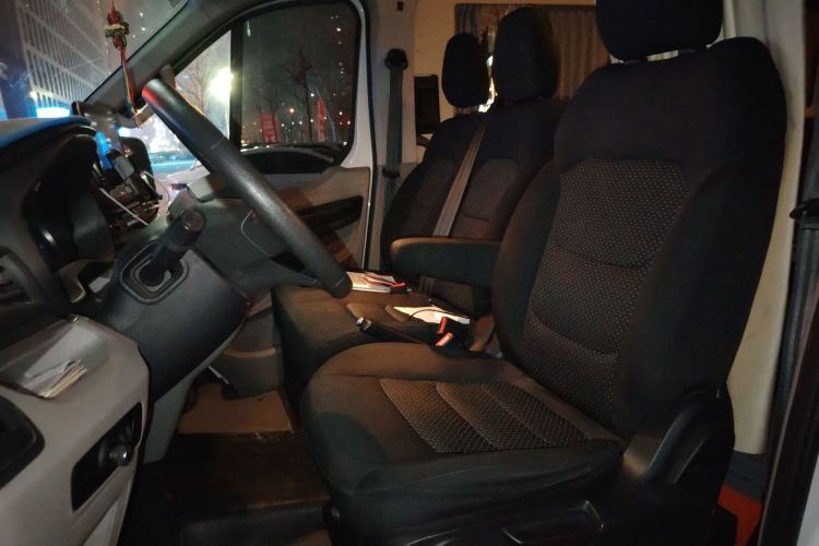 Used SAIC MAXUS Xintu V90 2019 2.0T Manual ZhiDuXing Front-Wheel-Drive Single Tire Short Wheelbase High-Roof 6-Seater