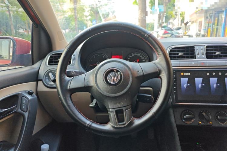 Used Volkswagen Polo 2011 1.4L Manual ZhiShang Edition Steering Wheel