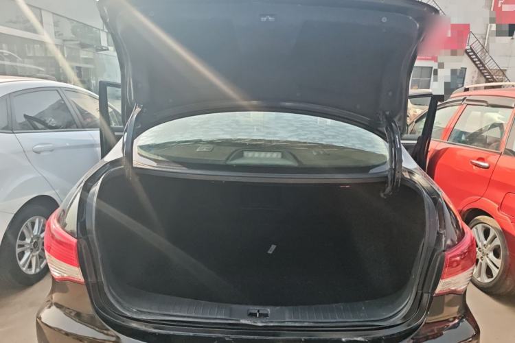 Used Nissan Sylphy 2016 Classic 1.6XE Manual Leading Edition Trunk