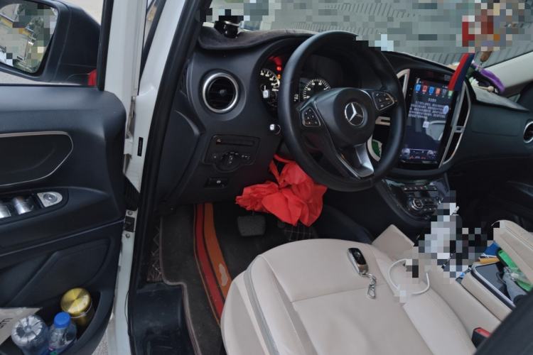 Used Mercedes-Benz Vito 2016 2.0T Elite Version 9-seater
