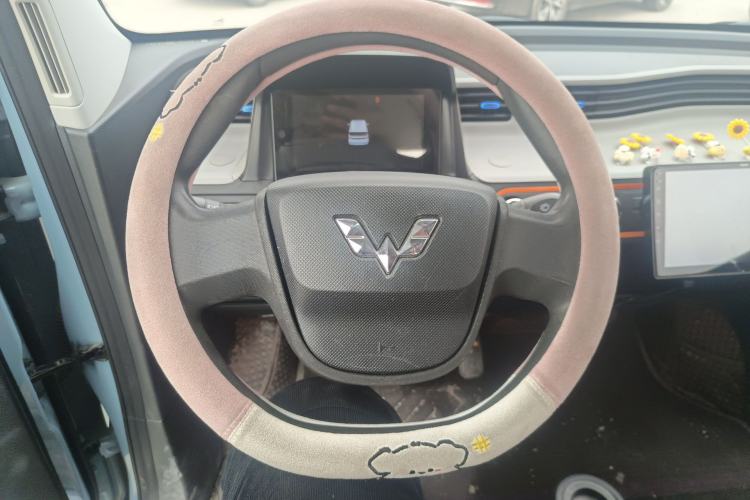 Used Wuling Hongguang MINIEV 2020 Enjoyment Model Lithium Iron Phosphate Steering Wheel