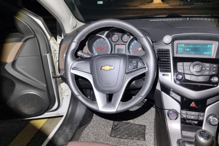 Used Chevrolet Cruze 2013 Hatchback 1.6L Manual Luxury Model