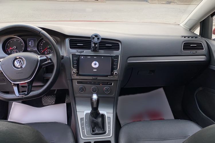 Used Volkswagen Golf 2015 1.4TSI Automatic Comfort Model Center Console